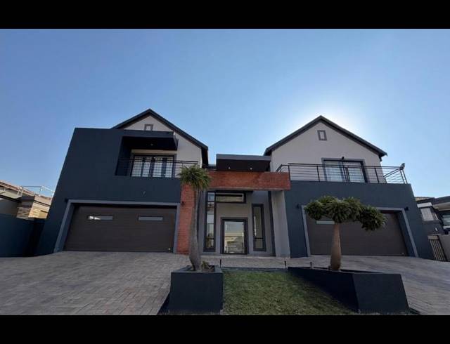6 BEDROOM HOUSE FOR SALE IN BLUE VALLEY GOLF ESTATE